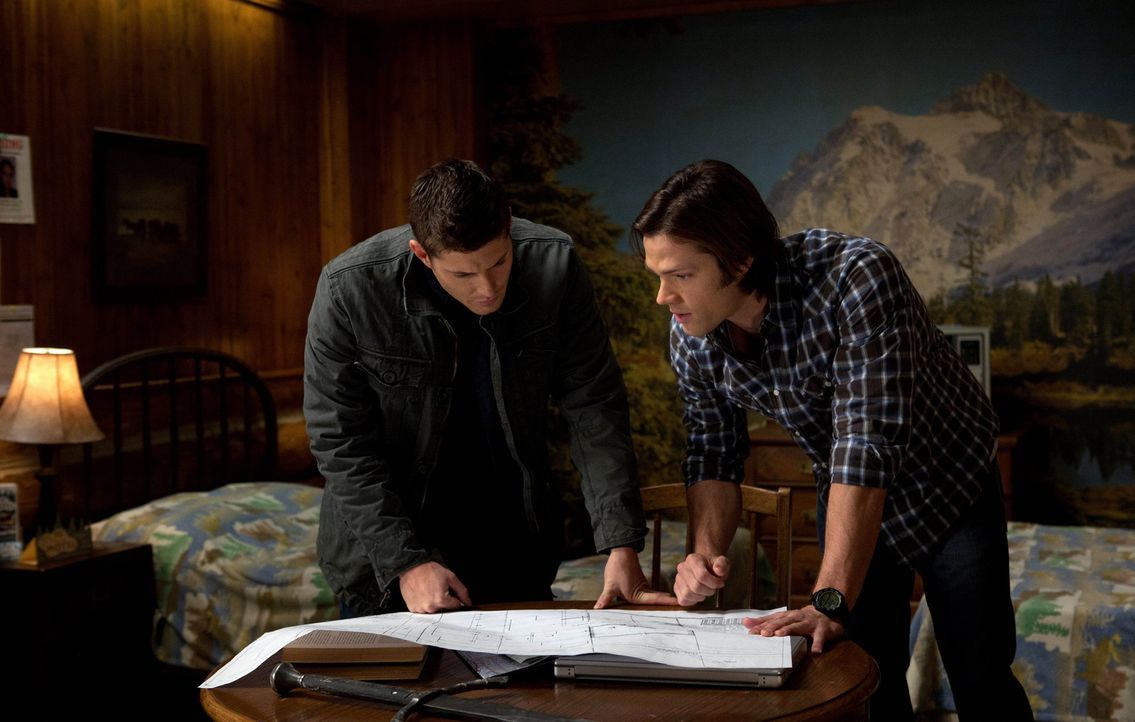 Nachdem Sam (Jared Padalecki, r.) seine Seele vom Tod aufgezwungen bekommen hat, wünscht sich Dean (Jensen Ackles, l.) endlich das Ziel seiner Trä... - Bildquelle: Warner Bros. Television