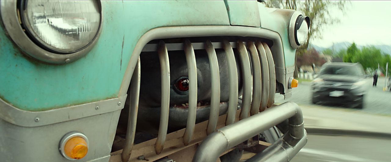 Ein Monster in einem Truck ergibt ein Monstertruck. Creech scheint dabei eine Menge Spaß zu haben ... - Bildquelle: Kimberley French 2016 Paramount Pictures. All Rights Reserved. / Kimberley French