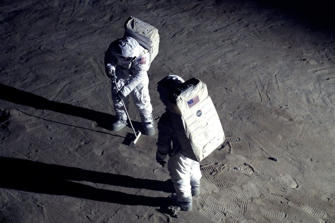 50 Jahre nach der Mondlandung lässt "Galileo" seine Zuschauer in einem interaktiven Space Event in die Moonboots von Neil Armstrong schlüpfen ... - Bildquelle: Bernhard Weise ProSieben