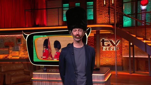 Tv Total - Tv Total Setzt Mode-trends: Pufpaffs Prächtiges Bärenfell