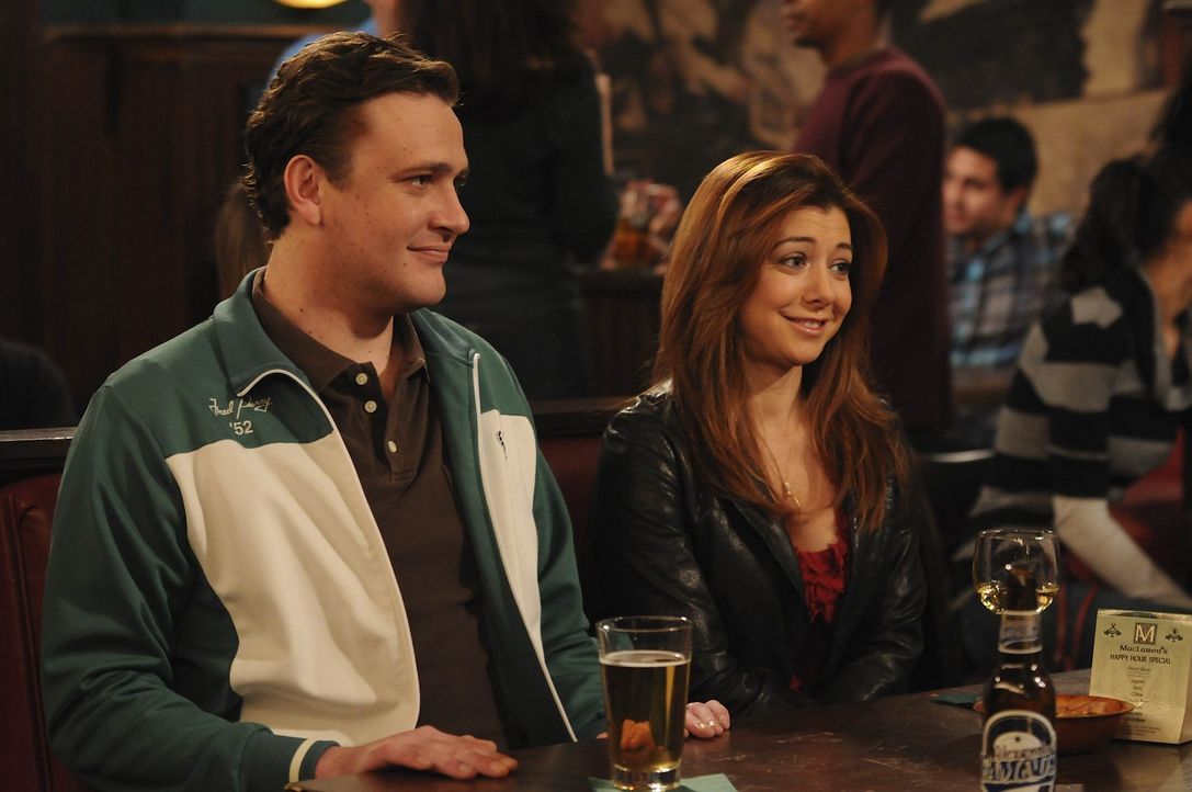 Lily (Alyson Hannigan, r.) lässt schon seit Jahren ihren Freund aus Collegezeiten, Scooter, an der Angel zappeln. Als Marshall (Jason Segel, l.) da... - Bildquelle: 20th Century Fox International Television