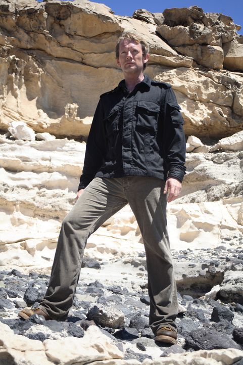 Hat keine Angst vor den grässlichen Urzeitmonstern: Cutter (Douglas Henshall) ... - Bildquelle: ITV Plc