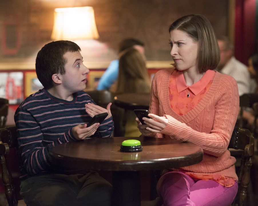 Brick (Atticus Shaffer, l.); Sue (Eden Sher, r.) - Bildquelle: Michael Ansell 2017 American Broadcasting Companies, Inc. All rights reserved./Michael Ansell