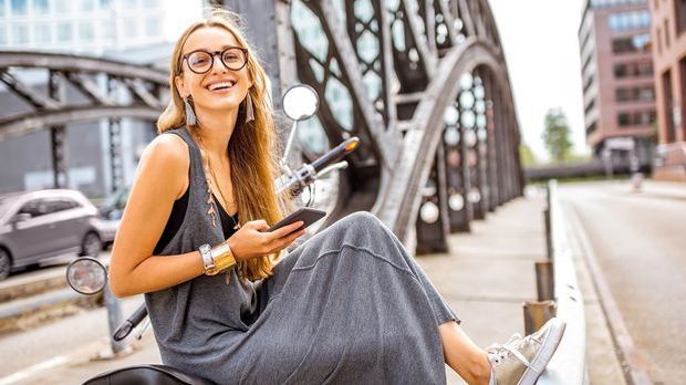 Du hast lange Haare und suchst nach Langhaarfrisuren-Trends? Dann lies unsere...