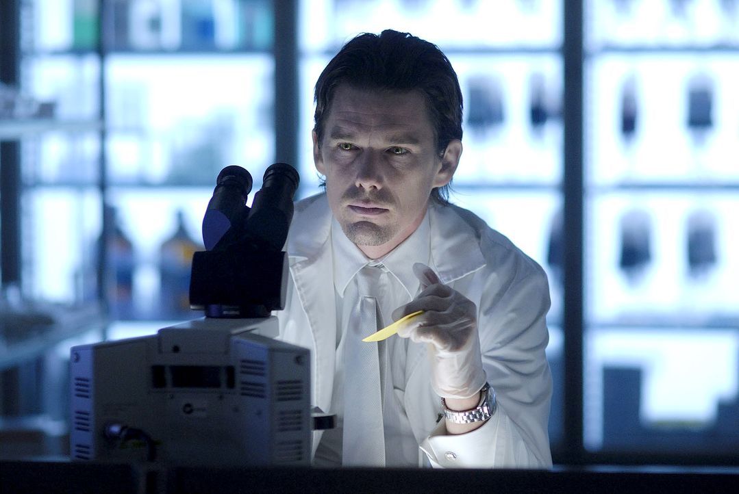 In der Zukunft ist die Menschheit fast komplett ausgerottet. Vampire beherrschen die Welt. Allerdings benötigen diese menschliches Blut, um zu übe... - Bildquelle: 2010 Tiberius Film GmbH & Co. KG