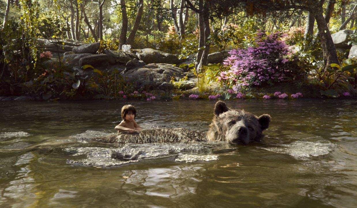 Auf seinem Abenteuer schließt Mogli (Neel Sethi) dicke Freundschaften ... - Bildquelle: Disney Enterprises, Inc. All Rights Reserved.