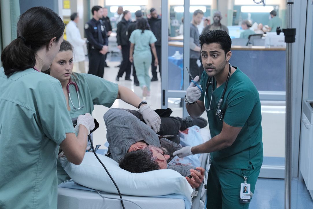 Dr. Devon Pravesh (Manish Dayal, r.) - Bildquelle: Guy D'Alema 2019-2020 Twentieth Century Fox Film Corporation.  All rights reserved. / Guy D'Alema