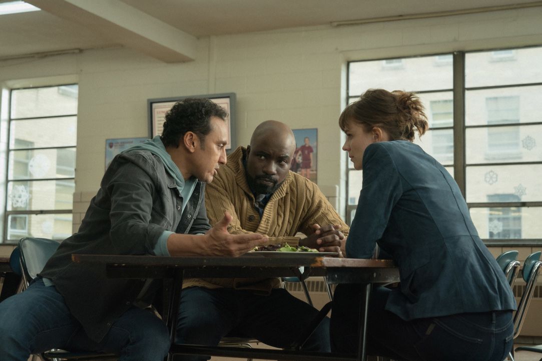 (v.l.n.r.) Ben Shakir (Aasif Mandvi); David Acosta (Mike Colter); Kristen Bouchard (Katja Herbers) - Bildquelle: Elizabeth Fisher 2019 CBS Broadcasting, Inc. All Rights Reserved / Elizabeth Fisher