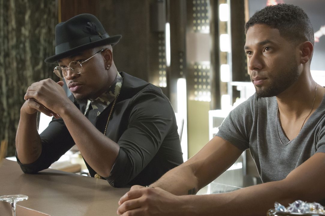 Jamal (Jussie Smollett, r.) soll mit Ne-Yo (Ne-Yo, l.) auf Tour gehen. Doch als Lucious erfährt, dass Jamal seinen Lover Michael mitnehmen möchte, k... - Bildquelle: Chuck Hodes 2015-2016 Fox and its related entities.  All rights reserved.