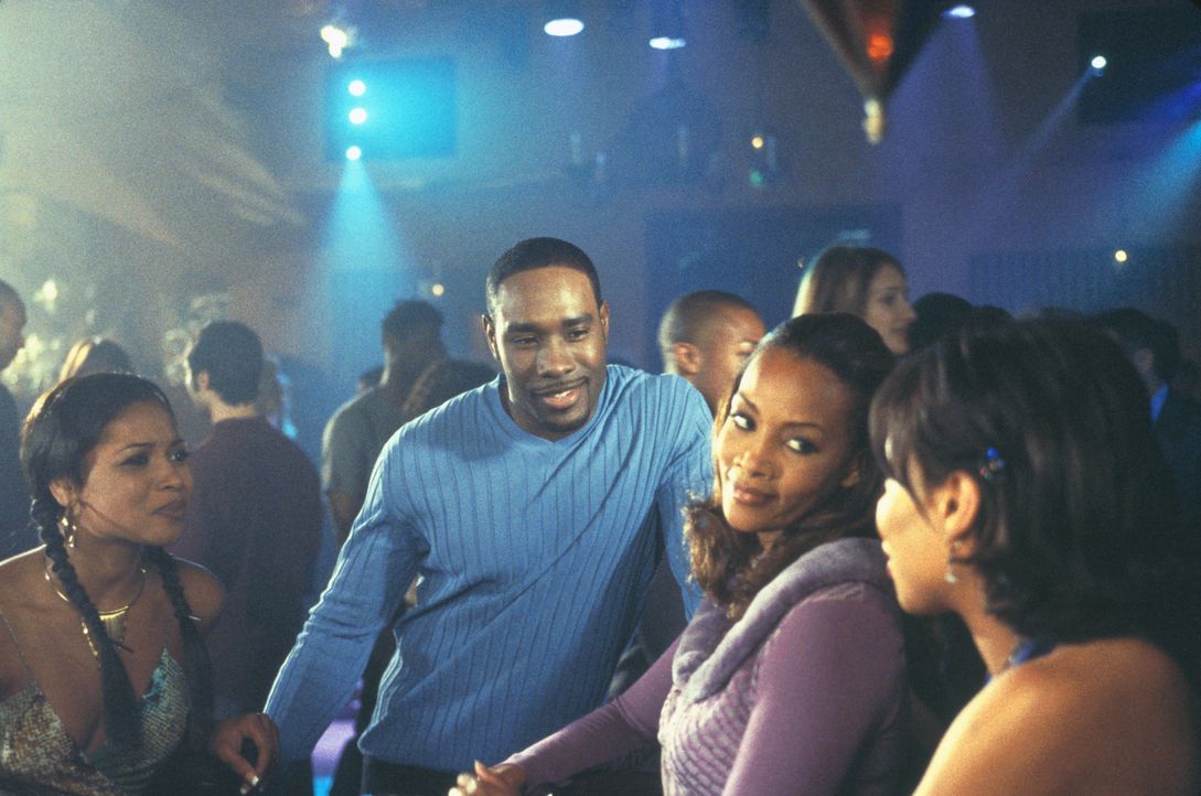 Shanté (Vivicia A. Fox, r.) ist nicht nur erfolgreiche Chefmanagerin einer Werbeagentur, sondern auch eine Expertin in den Dingen des Zwischenmensc... - Bildquelle: 2003 Sony Pictures Television International. All Rights Reserved.