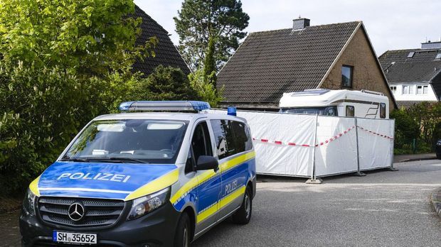 Nach Todesschüssen finden Taucher Waffenteile