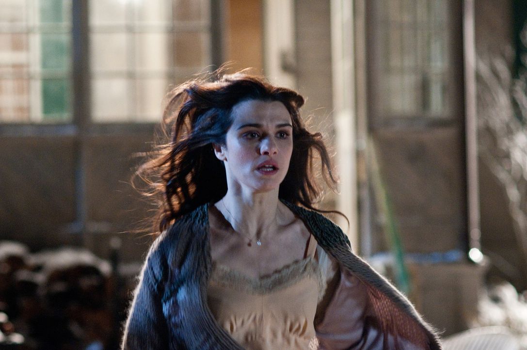 Kaum ist Libby (Rachel Weisz) mit ihrer Familie in ihr neues Haus umgezogen, ereignen sich schreckliche Dinge in ihrem Leben ... - Bildquelle: 2011 Universal Studios