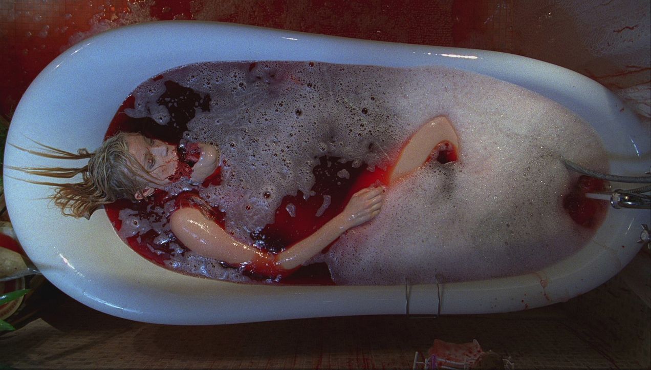 Als Angela (Amy Smart) ein abendliches Bad nimmt, bekommt sie unheimlichen Besuch - von ihrem mörderischen Spiegelbild ... - Bildquelle: 2007 Regency Enterprises, New Regency Pictures