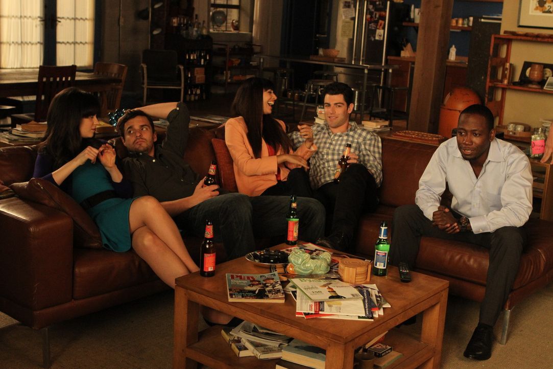 Gute Freunde: Jess (Zooey Deschanel, l.), Schmidt (Max Greenfield, 2.v.r.), Nick (Jake M. Johnson, 2.v.l.), Winston (Lamorne Morris, r.) und Cece (H... - Bildquelle: 20th Century Fox