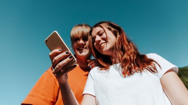 Wir haben die Trend-Haarfarben für euch in unserem Beauty-Artikel gelistet