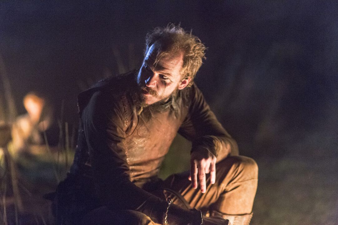 Wird Floki (Gustaf Skarsgård) Ragnar wirklich bei König Horik verraten? - Bildquelle: 2014 TM TELEVISION PRODUCTIONS LIMITED/T5 VIKINGS PRODUCTIONS INC. ALL RIGHTS RESERVED.