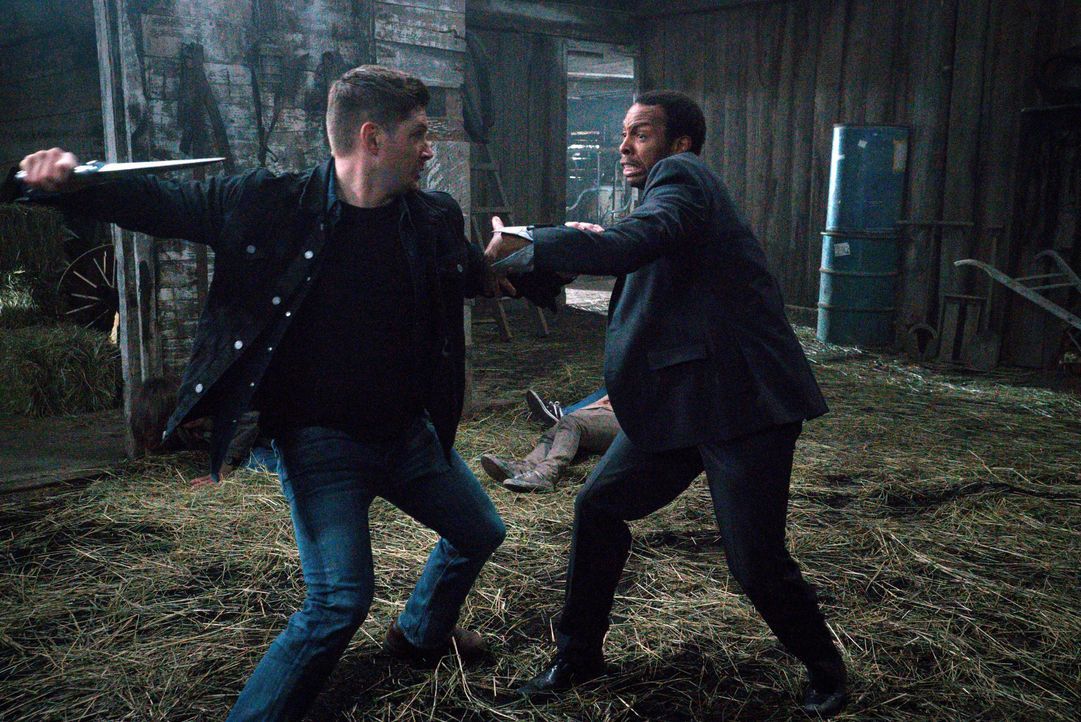 Nur zu gerne stellt sich Dean (Jensen Ackles, l.) dem besonderen Engel Tamiel (Treva Etienne, r.) entgegen. Lässt er das Kainsmal erneut die Kontrol... - Bildquelle: 2016 Warner Brothers