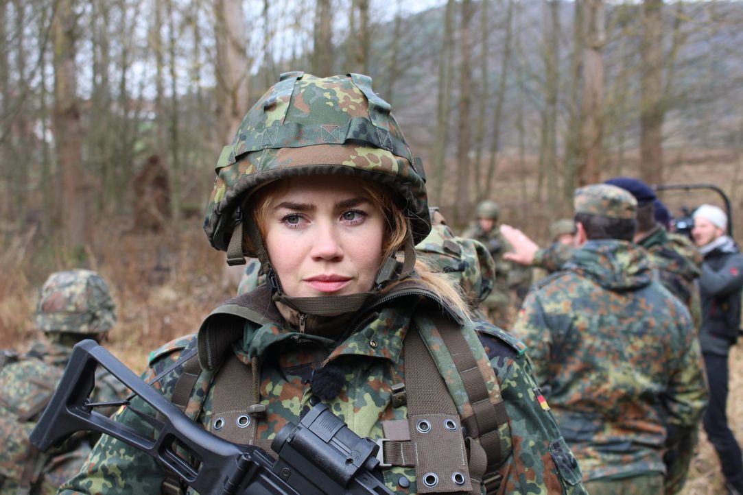 Palina muss bei "Palina in the Box" zur Bundeswehr - doch wie wird sie diese Aufgabe meistern? - Bildquelle: ProSieben
