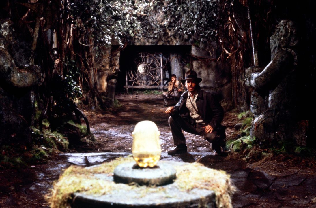 Endlich stößt Archäologieprofessor Indiana Jones (Harrison Ford) auf den Stein der Weisen ... - Bildquelle: Paramount Pictures International