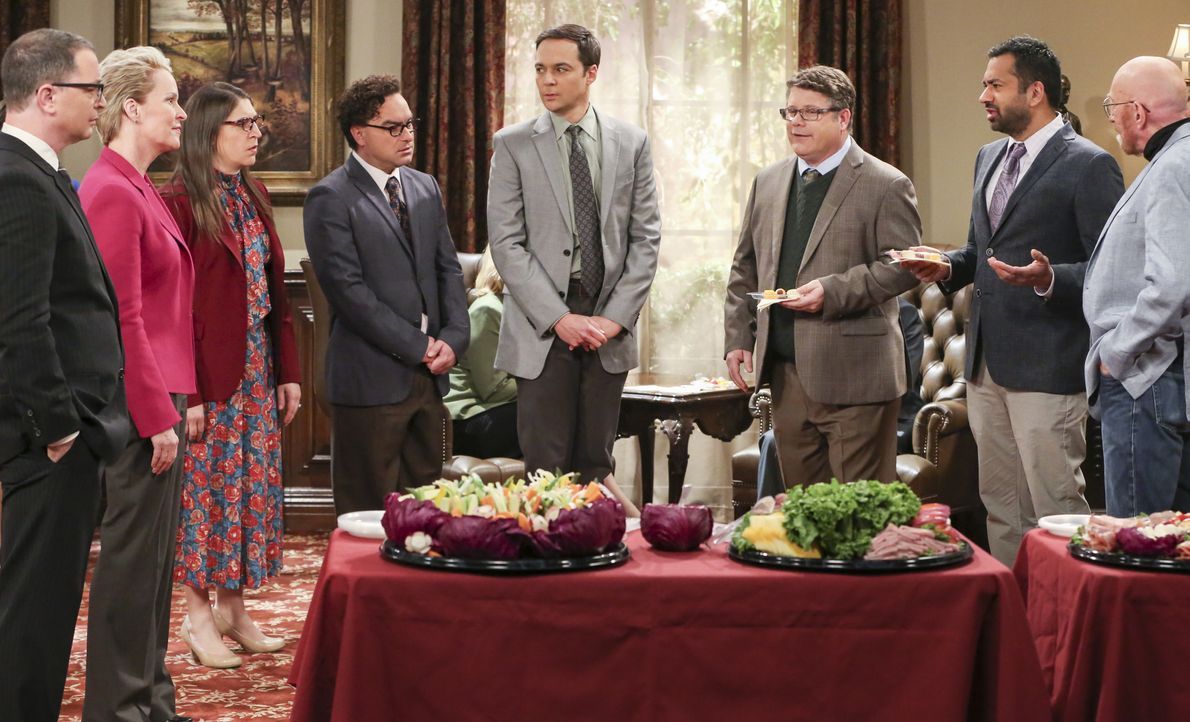 (v.l.n.r.) Präsident Siebert (Joshua Malina); Professor Frances H. Arnold (Frances H. Arnold); Amy Farrah Fowler (Mayim Bialik); Leonard Hofstadter... - Bildquelle: Michael Yarish 2019 CBS Broadcasting, Inc. All Rights Reserved / Michael Yarish