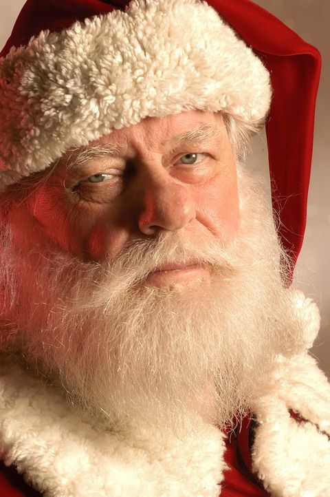 Für seine Mitmenschen immer auf der Suche nach dem Glück: der Hobby-Santa Claus Ozzie (Charles Durning) ... ... - Bildquelle: TM &   2009 CBS Studios Inc. All Rights Reserved.