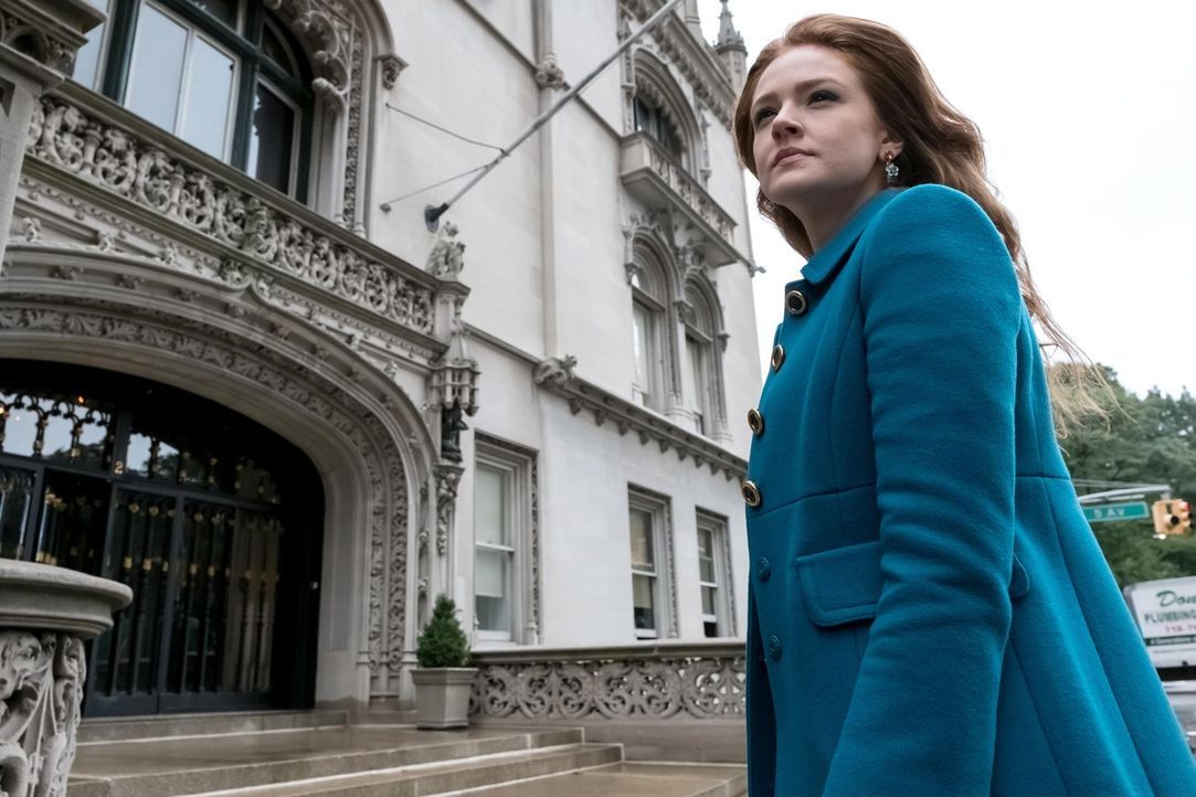 Offenbart ihre wahre Identität und bringt dabei ihre Freunde in Schwierigkeiten: Ivy Pepper (Maggie Geha) ... - Bildquelle: Warner Brothers
