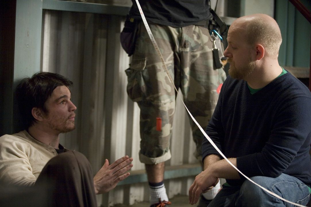 Regisseur David Slade, r. und sein Hauptdarsteller Josh Hartnett, l. - Bildquelle: 2007 Columbia Pictures Industries, Inc. All Rights Reserved.