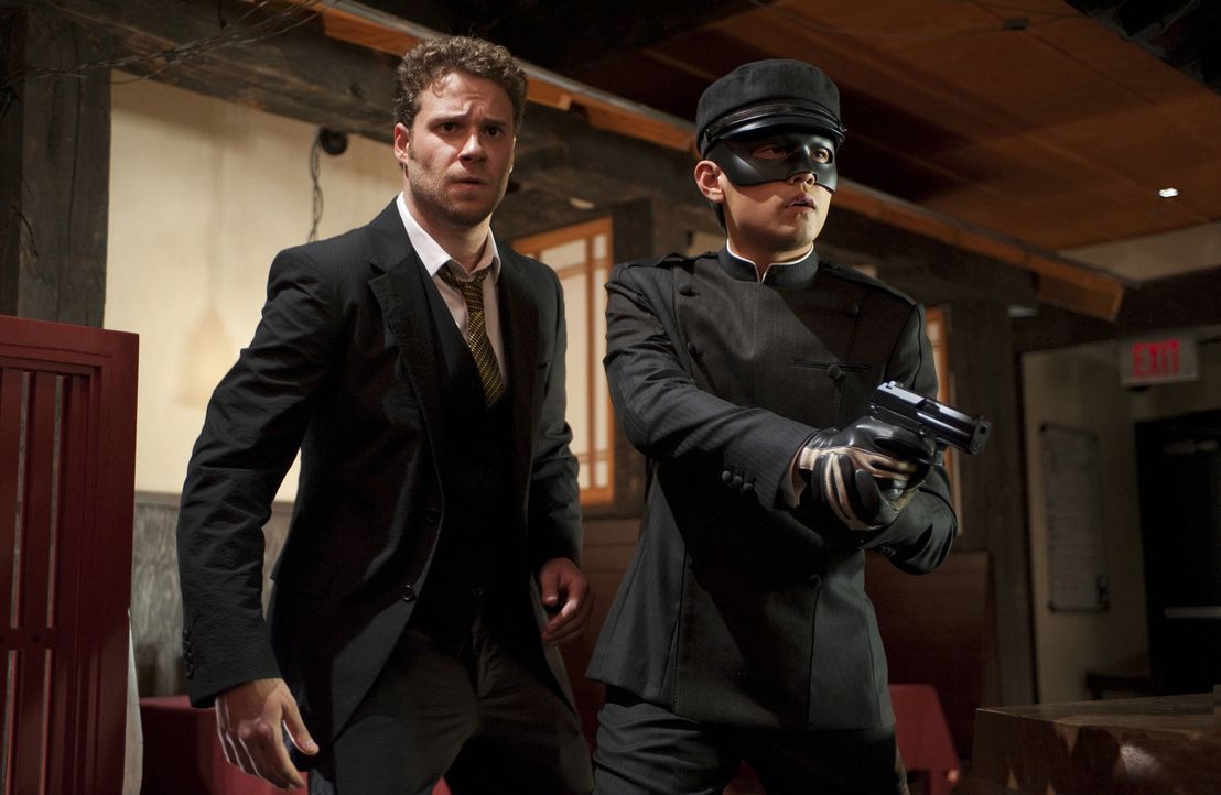 Als "The Green Hornet" nehmen sich Britt (Seth Rogen, l.) und Kato (Jay Chou, r.) der fiesesten Verbrecher von L.A. an ... - Bildquelle: Motion Picture   2011 Columbia Pictures Industries, Inc. All Rights Reserved.