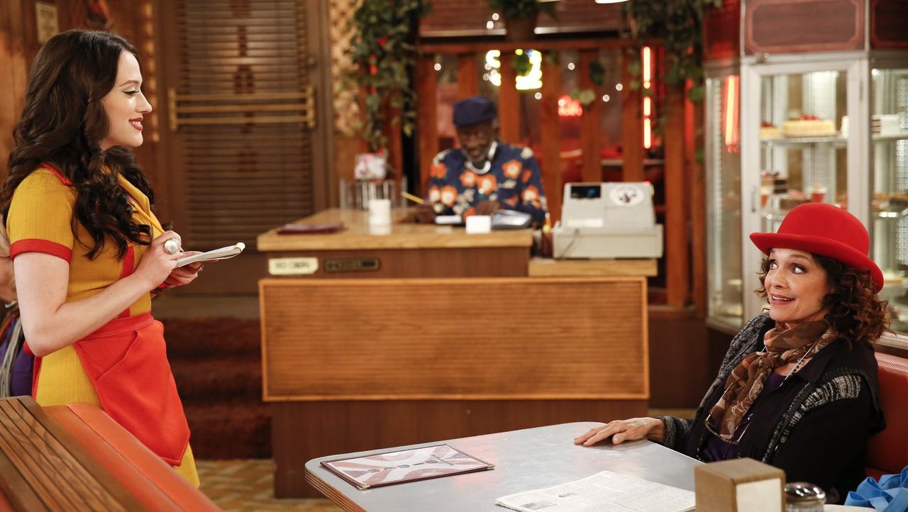 Бет берс две девицы на мели. Кэт деннингс 2 девицы на мели. Две девицы на мели сериал 2011–2017. Две девицы на мели сериал 2011–2017. Две девицы на мели сериал 2019–2021.