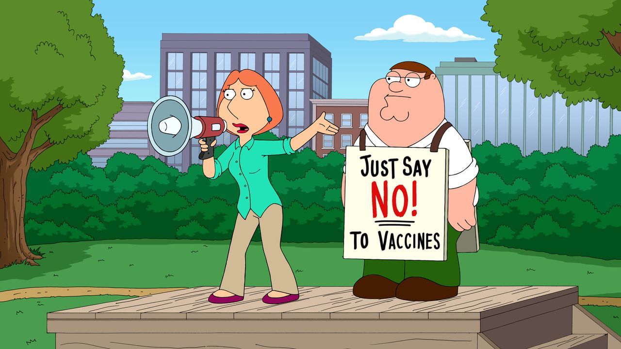 Nachdem sie von den potentiellen Nebenwirkungen von Impfungen erfährt, beharrt Lois (l.) darauf, Stewie nicht impfen zu lassen, wovon sie auch Peter... - Bildquelle: 2016-2017 Fox and its related entities.  All rights reserved.
