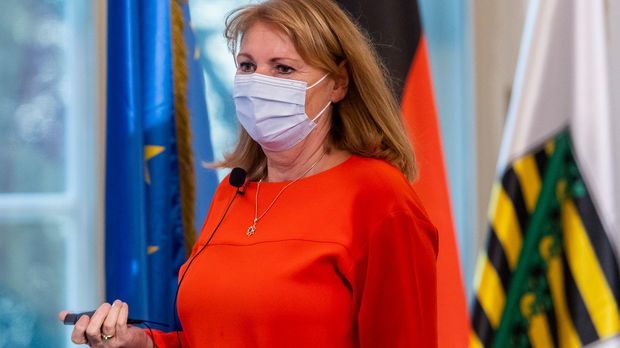 Protest mit Fackeln vor Wohnhaus von Sachsens Gesundheitsministerin