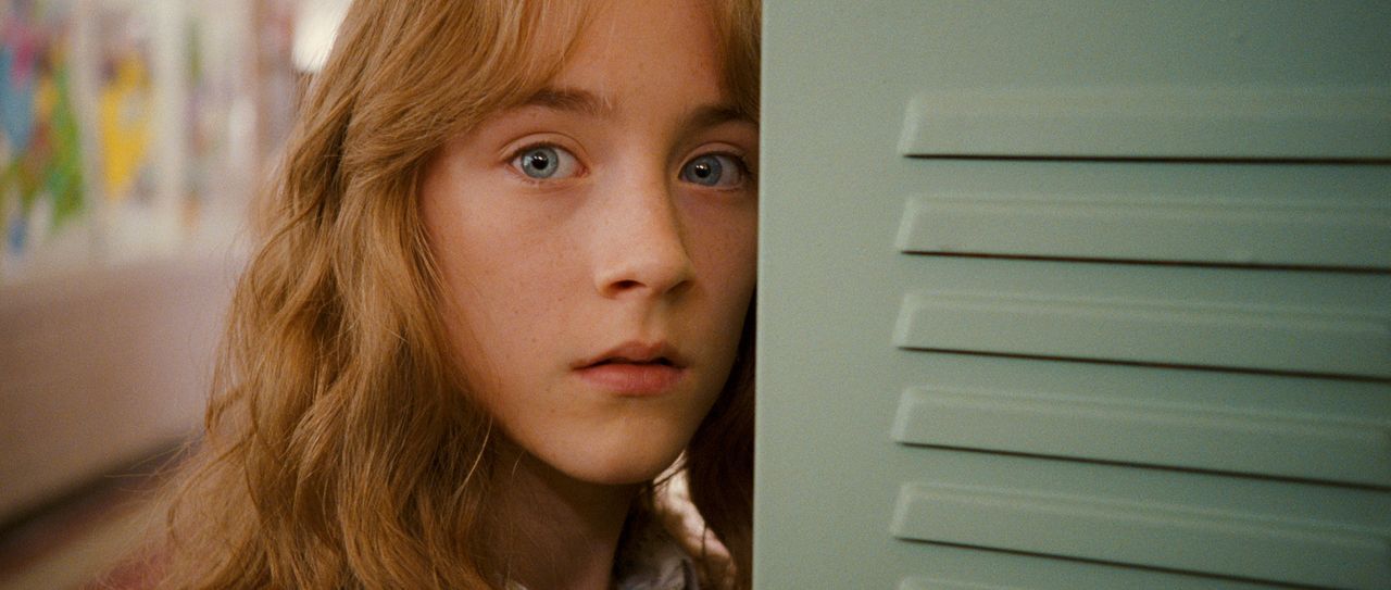 Susie Salmon (Saoirse Ronan) wurde Opfer eines Gewaltverbrechens. Doch im Himmel ist sie noch nicht gelandet. Aus einer Art Zwischenwelt beobachtet... - Bildquelle: 2009 DW Studios L.L.C. All Rights Reserved.