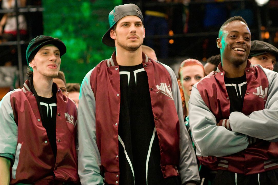 Auf dem Weg zu einem der größten Tanzwettbewerb der Welt möchte Luke (Rick Malambri, M.) und seine Tanzcrew "House of Pirates" auf jeden Fall gewinn... - Bildquelle: Constantin Film