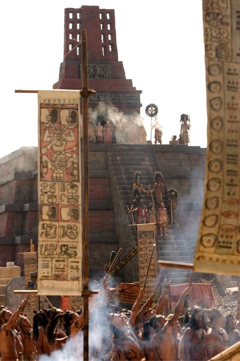 Das Opferritual, mit dem die Hungersnot des Maya-Reiches beendet werden soll, beginnt ... - Bildquelle: Constantin Film