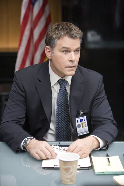 Während der Hauptbelastungszeuge in einem Mafiaprozess in einem Luxus-Penthouse am Lake Tahoe wilde Orgien feiert, haben Carruthers (Ray Liotta) un... - Bildquelle: 2006 Universal Studios. All Rights Reserved.