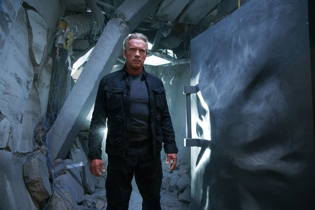 Der Terminator (Arnold Schwarzenegger) ist darauf programmiert, Sarah vor Gefahren zu beschützen. Knallhart setzt er sich in jedem Kampf durch ... - Bildquelle: 2015 PARAMOUNT PICTURES. ALL RIGHTS RESERVED.