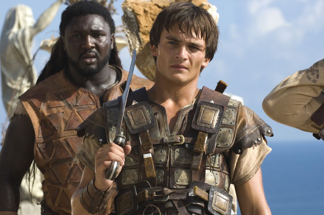 Demetrius (Rupert Friend, r.) und Batiatus (Nonso Anozie, l.) haben nur eine Chance, wenn es ihnen gelingt, die letzte römische Legion, die neunte... - Bildquelle: TOBIS Filmkunst GmbH & Co. Verleih KG