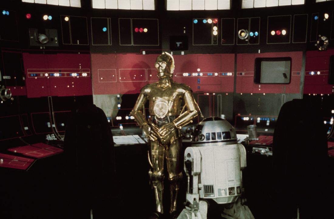 Warten auf Luke und Han Solo in der Kommandozentrale des "Todessterns": Druide C-3PO (Anthony Daniels, l.) und R2-D2 (Kenny Baker, r.) ... - Bildquelle: Lucasfilm LTD. & TM. All Rights Reserved.