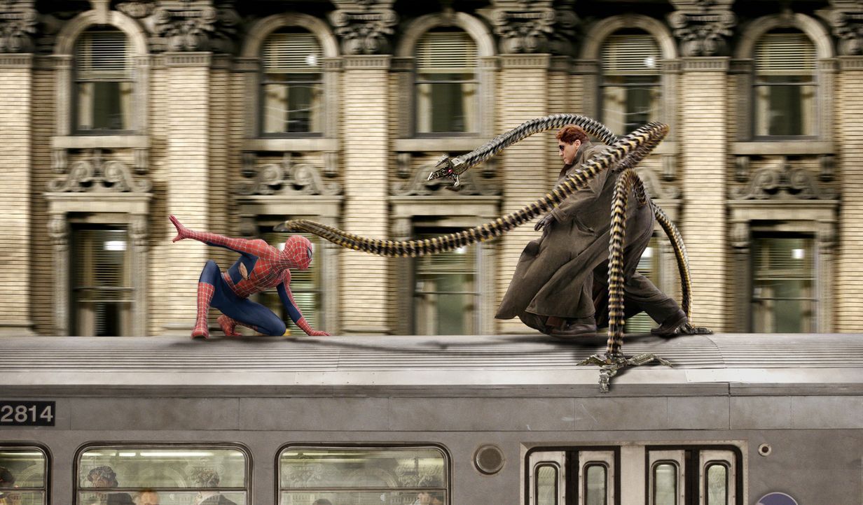 Ein Kampf auf Leben und Tod entbrennt zwischen Spider-Man (Tobey Maguire, l.) und Doc Ock (Alfred Molina, r.) ... - Bildquelle: Sony Pictures Television International. All Rights Reserved.