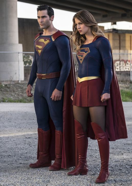 Im Kampf gegen das Böse: Kara alias Supergirl (Melissa Benoist, r.) und Clark alias Superman (Tyler Hoechlin, l.) ... - Bildquelle: 2016 Warner Bros. Entertainment, Inc.