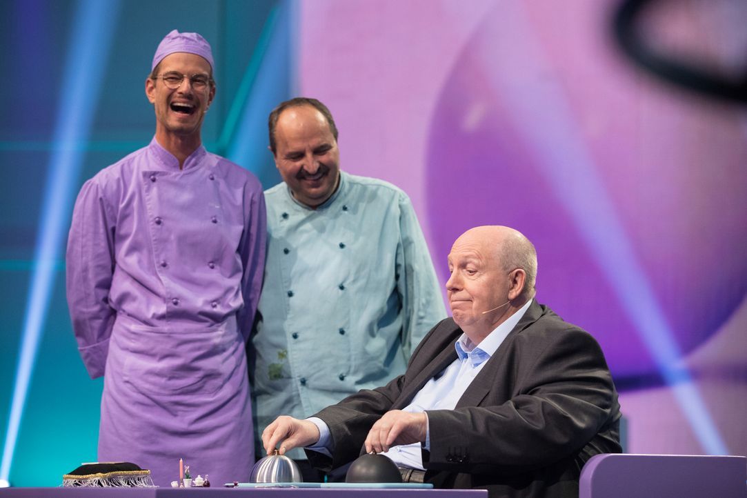 Wie werden Johann Lafer (M.) und Reiner Calmund (r.) auf Jokos (l.)  Show-Idee reagieren? - Bildquelle: Jens Hartmann ProSieben/Jens Hartmann