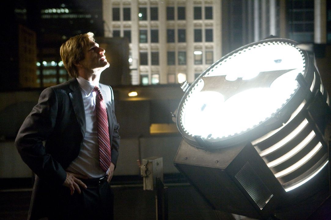Staatsanwalt Harvey Dent (Aaron Eckhart) verliert den Glauben an das Gute ... - Bildquelle: Warner Bros.