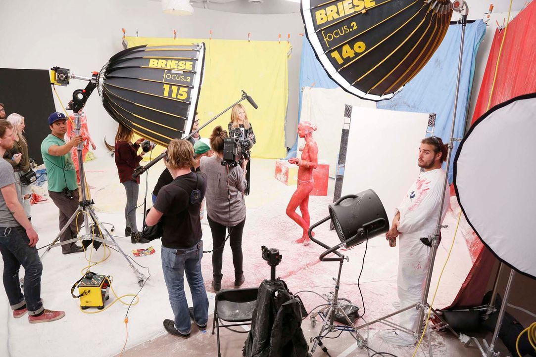 GNTM-Stf10-Epi07-Bodypainting-Shooting-59-ProSieben-Richard-Huebner - Bildquelle: ProSieben/ Richard Huebner