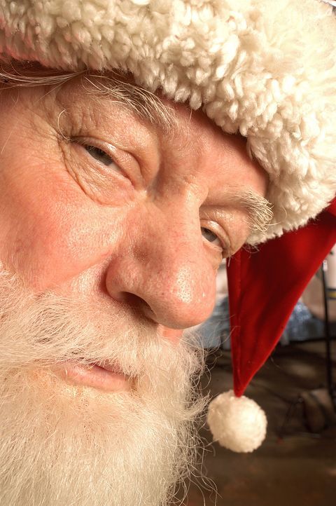 In den Tagen vor Weihnachten steht Ozzie (Charles Durning) verkleidet als Santa Claus vor einem Einkaufszentrum, um Klein und Groß auf das Fest ein... - Bildquelle: TM &   2009 CBS Studios Inc. All Rights Reserved.