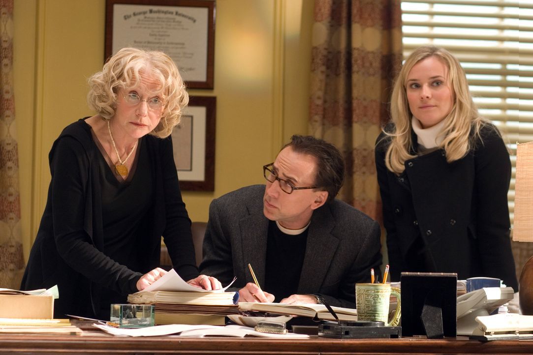 Sind Benjamin (Nicolas Cage, M.) stets eine Stütze: Abigail (Diane Kruger, r.) und seine Mutter Emily (Helen Mirren, l.) ... - Bildquelle: Disney Enterprises, Inc.  All rights reserved.