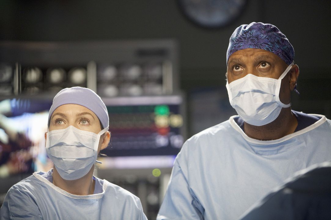 Stehen vor einer schwierigen Operation: Webber (James Pickens, Jr., r.) und Meredith (Ellen Pompeo, l.) ... - Bildquelle: ABC Studios