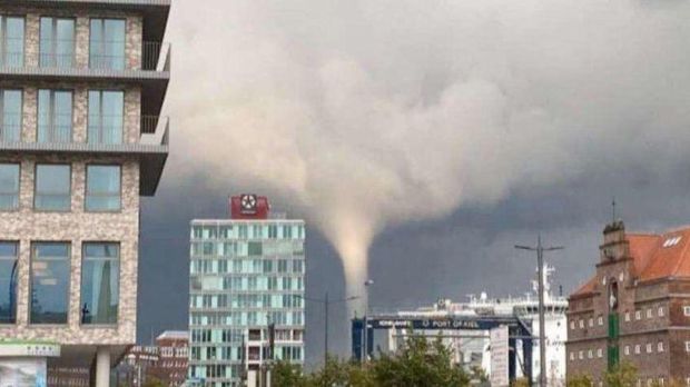 Überraschender Tornado sorgt für Verletzte