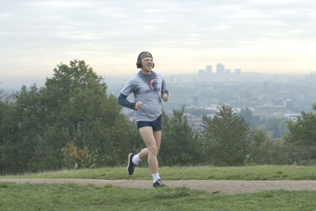 Als Dennis (Simon Pegg) erfährt, dass sein Nebenbuhler Whit am "Nike-River-Run", einem Marathon-Lauf in London, teilnehmen will, beschließt er, selb... - Bildquelle: 2008 Warner Brothers