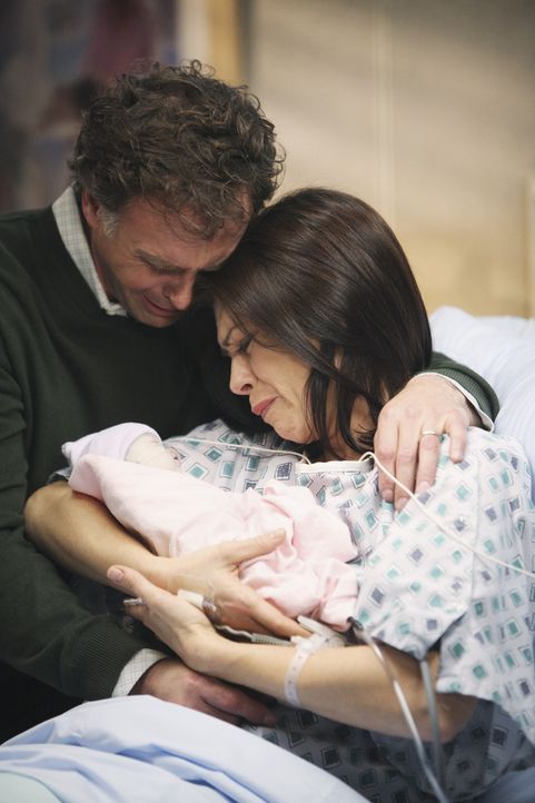 Müssen von ihrem Baby Abschied nehmen: Frank (David Eigenberg, l.) und Isobelle (Amy Pietz, r.) ... - Bildquelle: ABC Studios