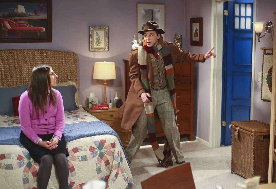 Während sich Sheldon (Jim Parsons, r.) gemeinsam mit Leonard auf den Weg macht zu einer Vorlesung nach Berkeley macht, gerät Amy (Mayim Bialik, l.)... - Bildquelle: Warner Bros. Television
